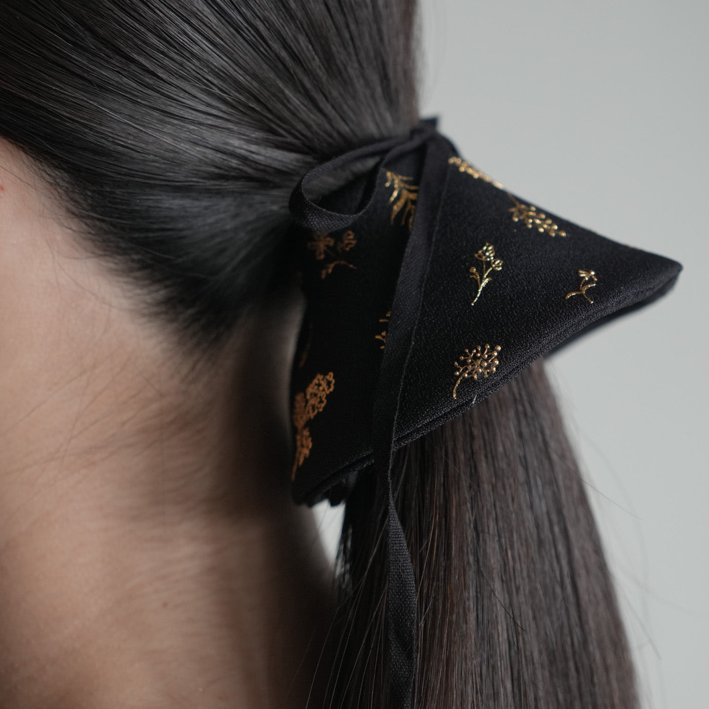 【受注生産2月お届け】KInsai Loop Hair Wrap - Botanical - Nero