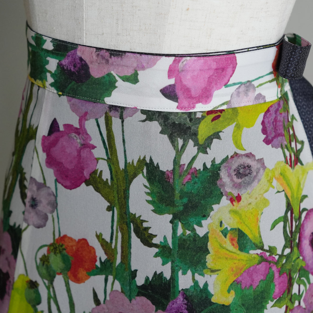 Reversible Skirt Flare - Fiori Viola e Gialli - Bianco