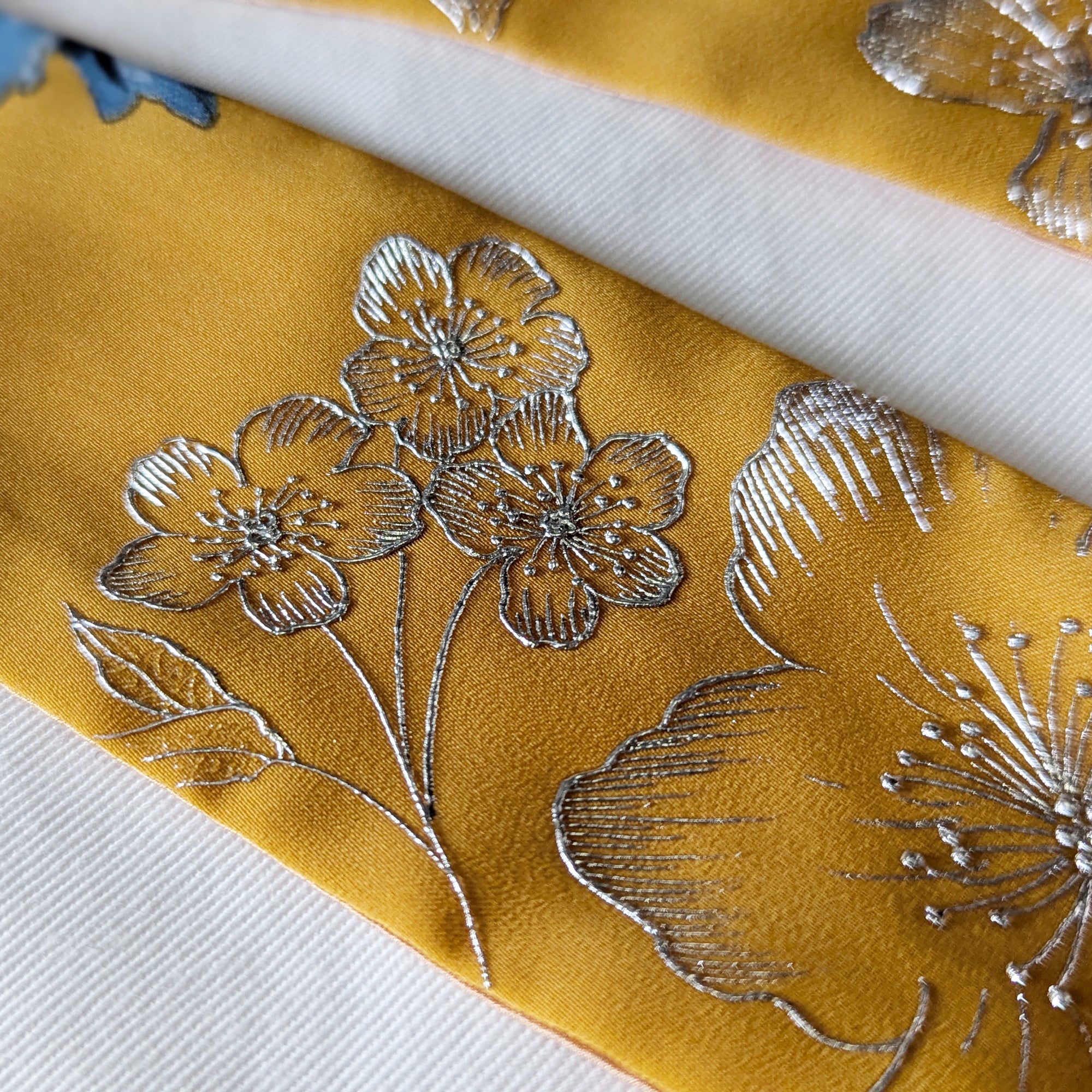 Silk Skinny Scarf - Fiori Bianchi - Giallo