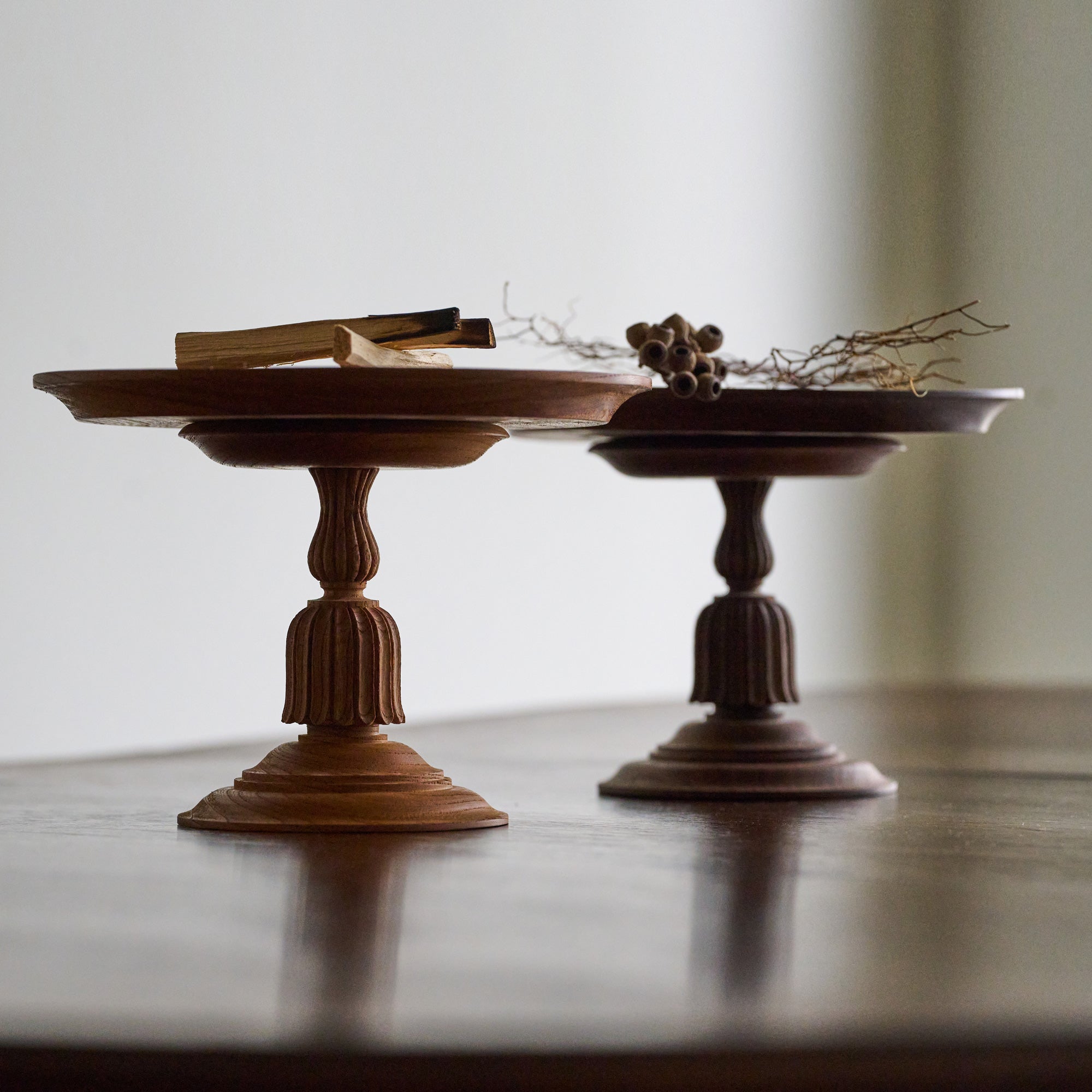 Kuuden Comport Stand - Walnut