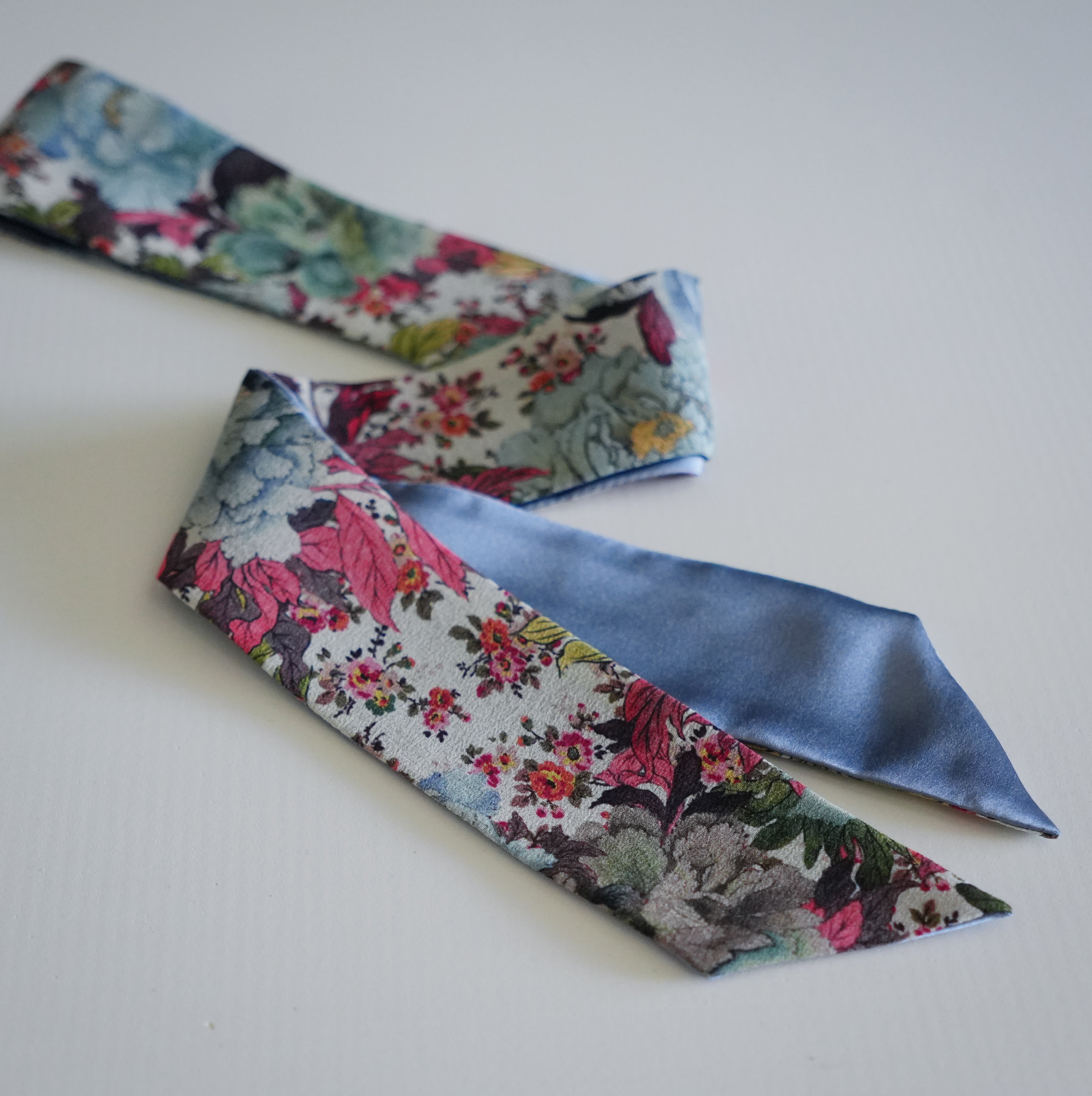 Silk Skinny Scarf - Fiori Azzurri - Grigio