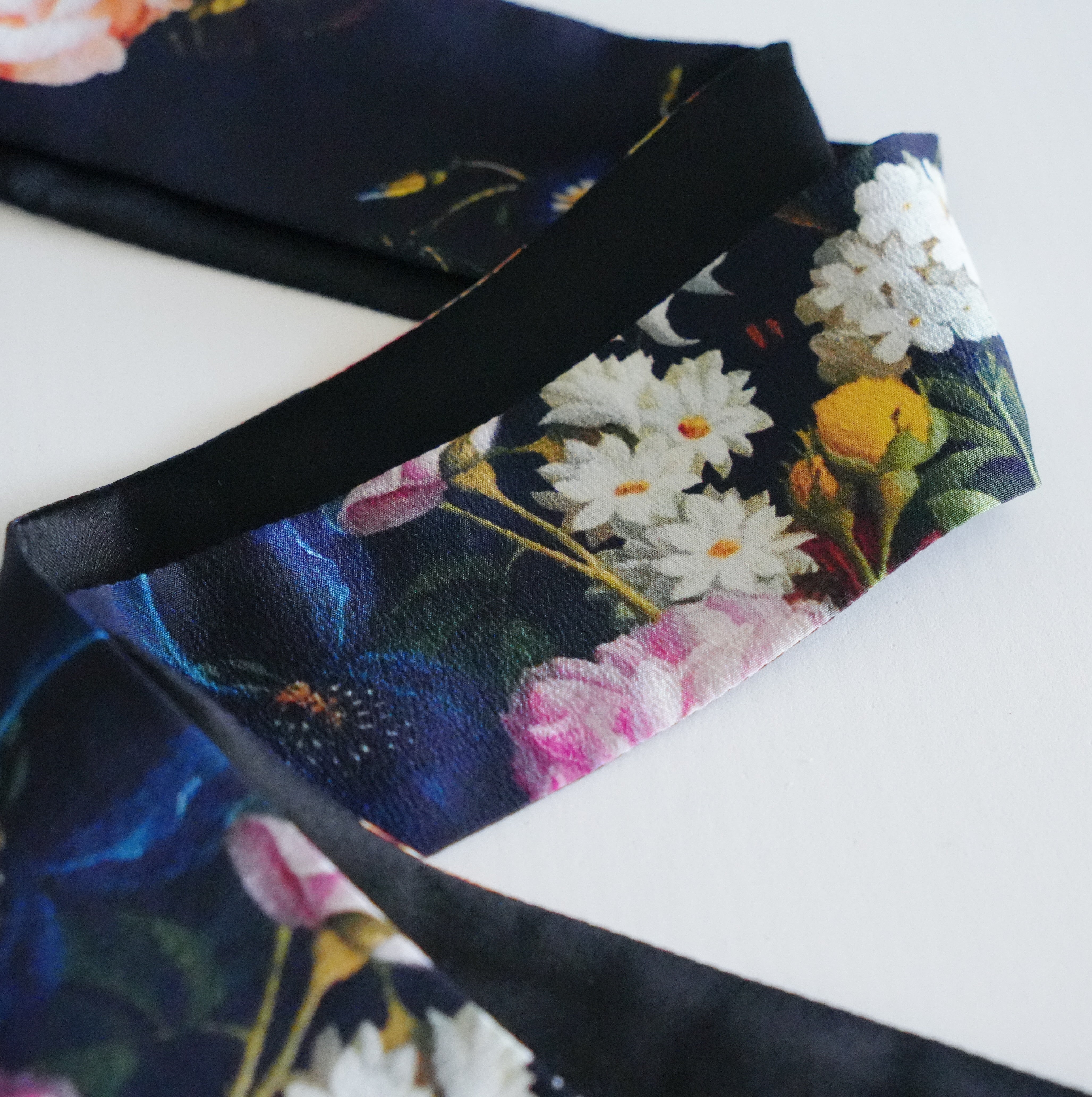 Silk Skinny Scarf - Fiori vari - Nero