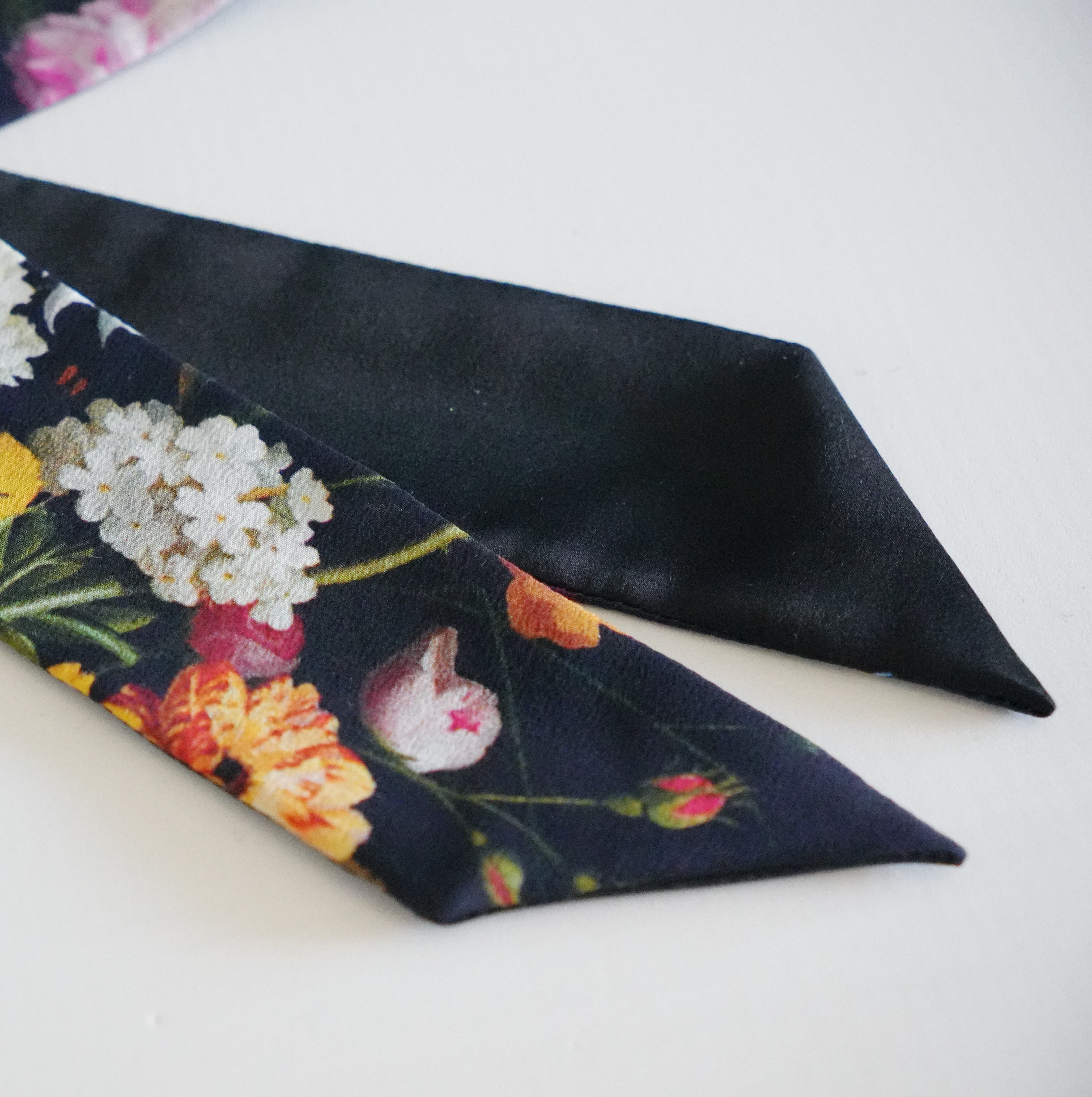 Silk Skinny Scarf - Fiori vari - Nero