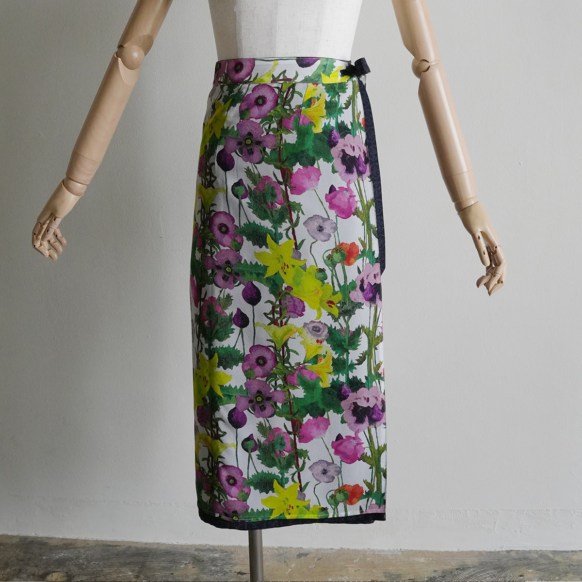 Reversible Skirt Long Straight - Fiori Viola e Gialli - Bianco