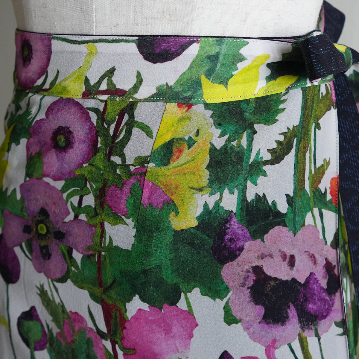 Reversible Skirt Long Straight - Fiori Viola e Gialli - Bianco