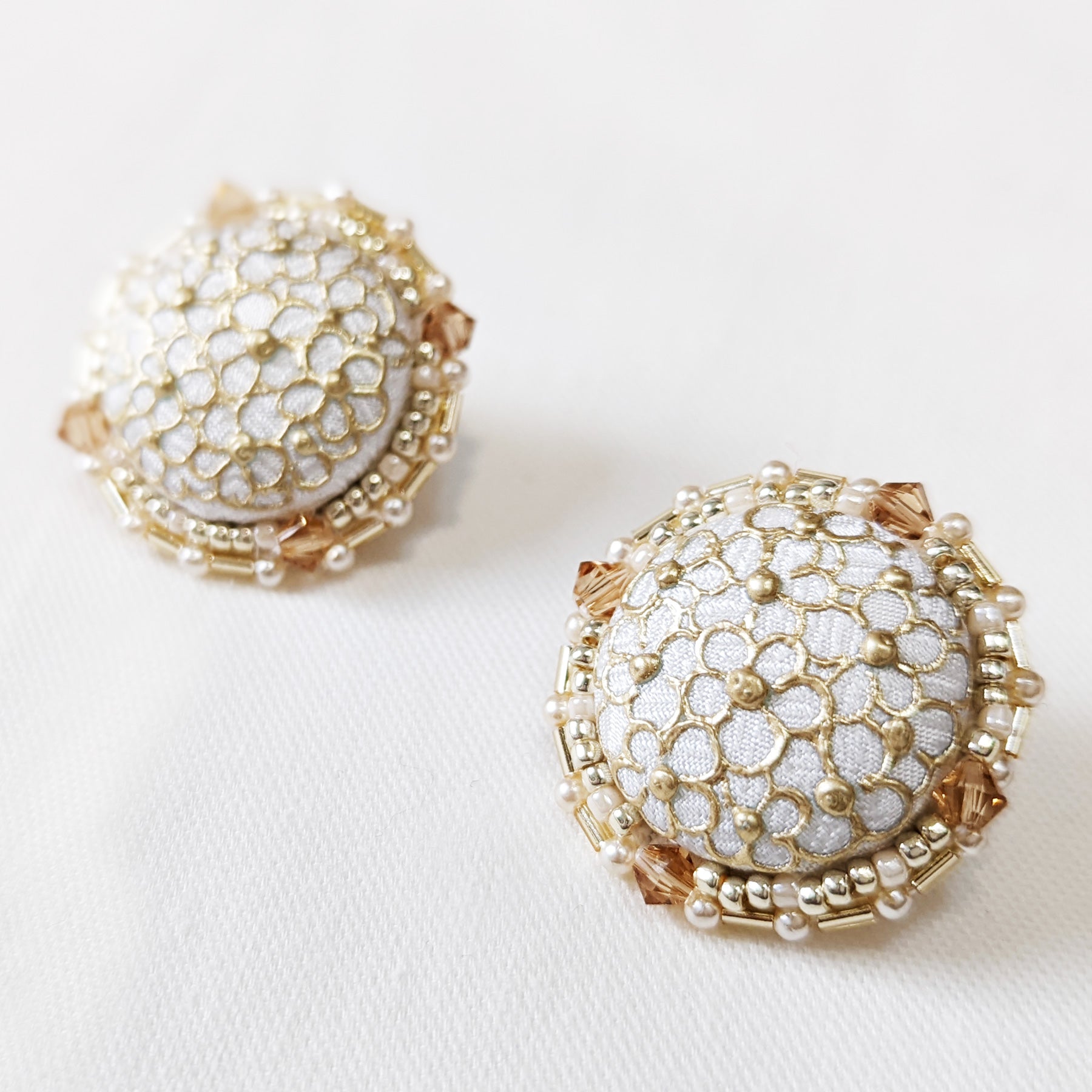 Kinsai Ear Accessory - Bianco 02