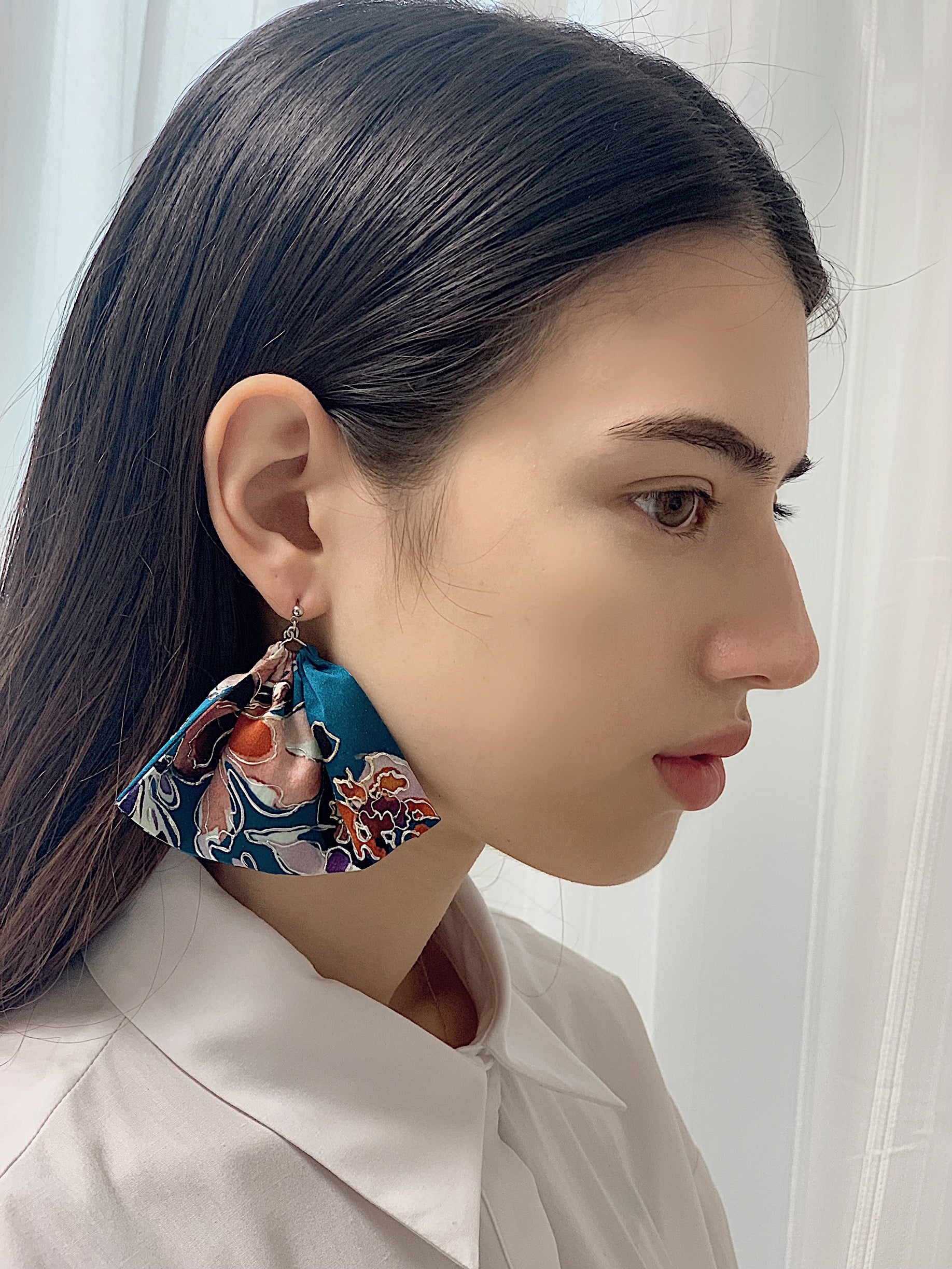 Kinsai Ear Accessory - Blue Flower