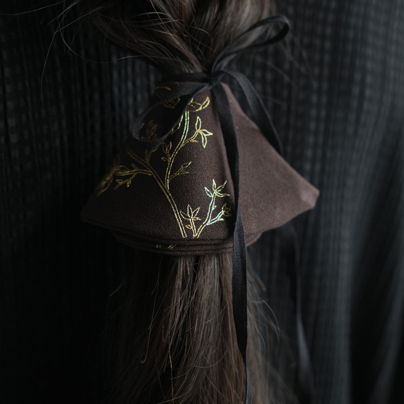 伝統工芸「金彩」をあしらったヘアアクセサリー「KInsai Loop Hair Wrap」