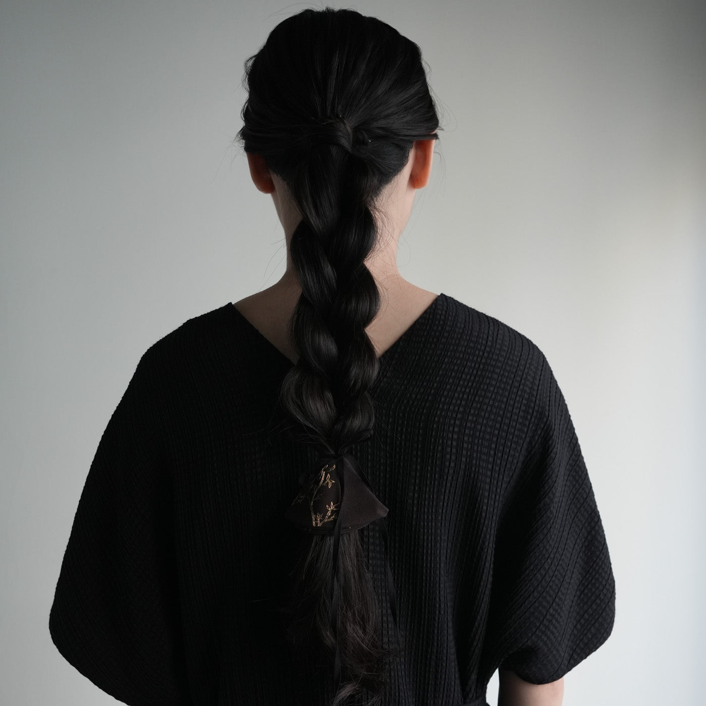 伝統工芸「金彩」をあしらったヘアアクセサリー「KInsai Loop Hair Wrap」