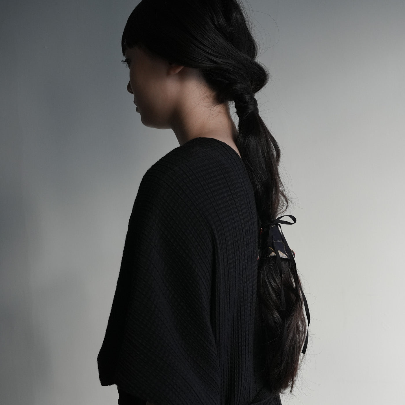 伝統工芸「金彩」をあしらったヘアアクセサリー「KInsai Loop Hair Wrap」