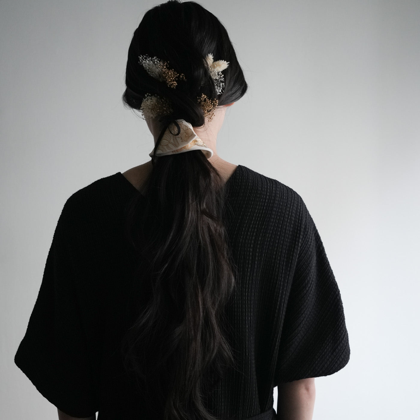 伝統工芸「金彩」をあしらったヘアアクセサリー「KInsai Loop Hair Wrap」