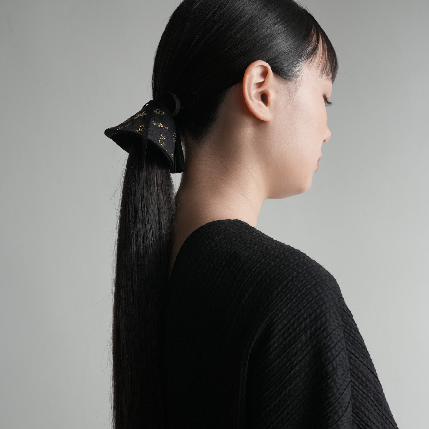 伝統工芸「金彩」をあしらったヘアアクセサリー「KInsai Loop Hair Wrap」