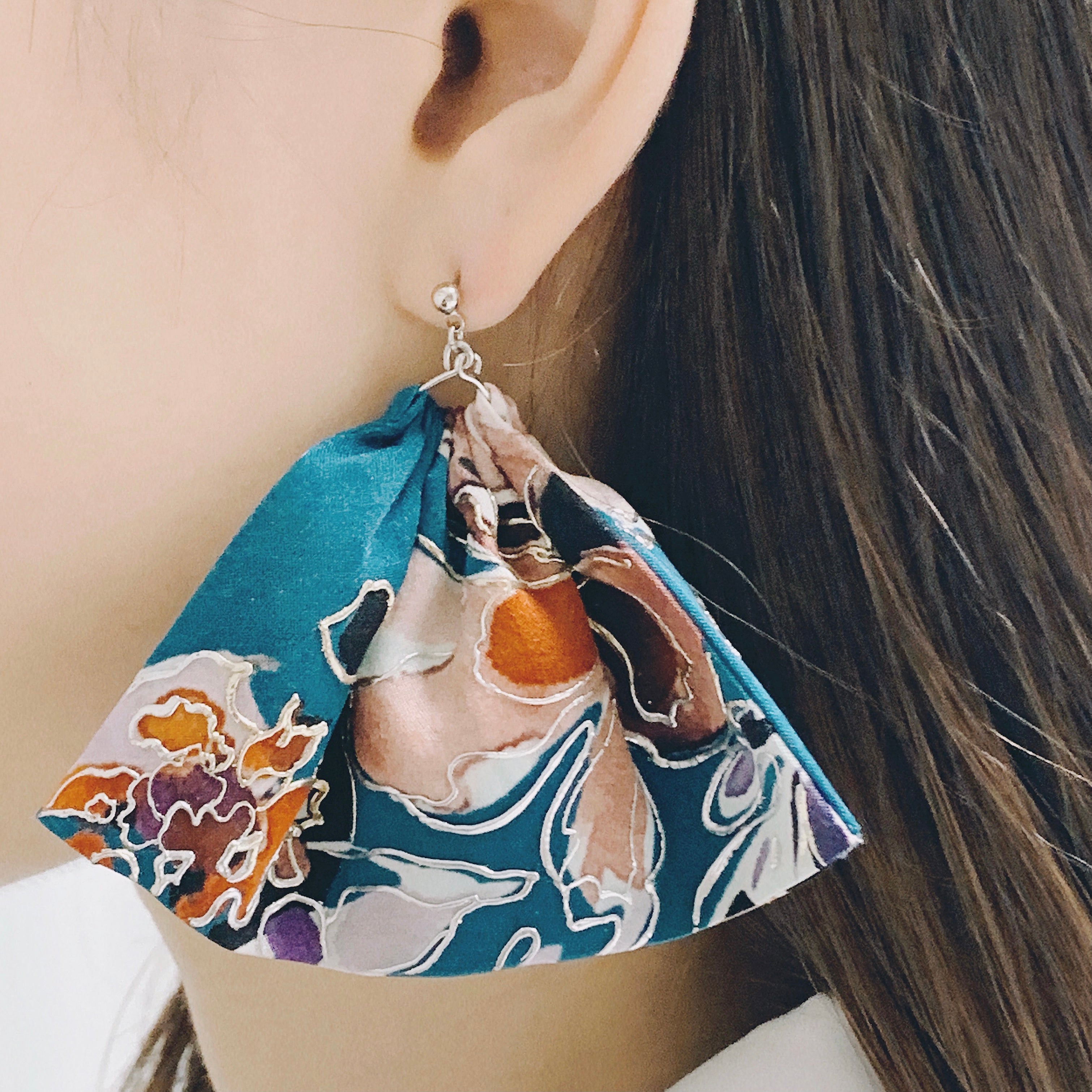 Kinsai Ear Accessory - Blue Flower